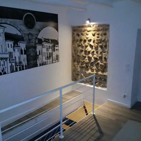 Intero La Barcaccia 公寓